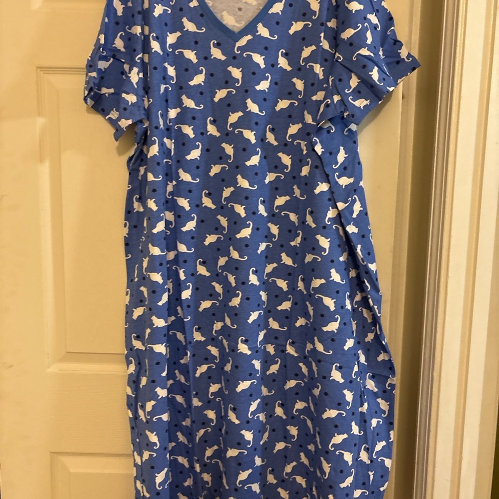 Dreams & Co. Blue Nightgown with Cat Print